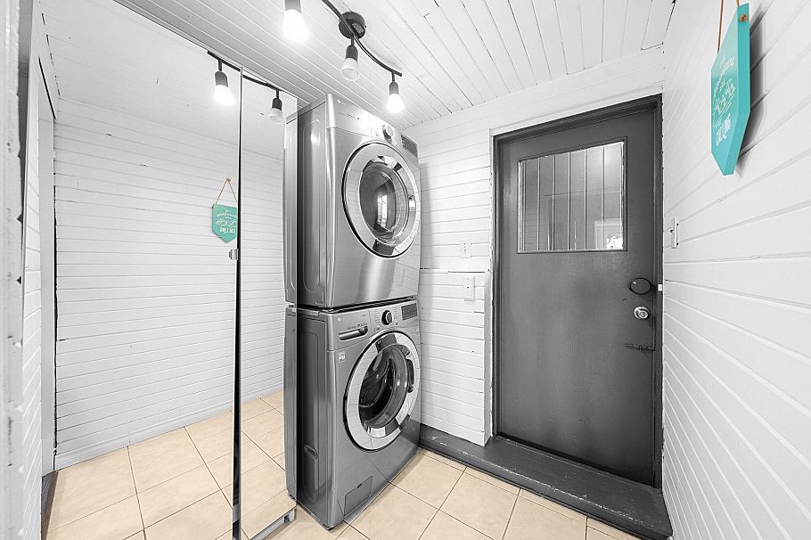 530 W 14th Street North Vancouver, BC - 34