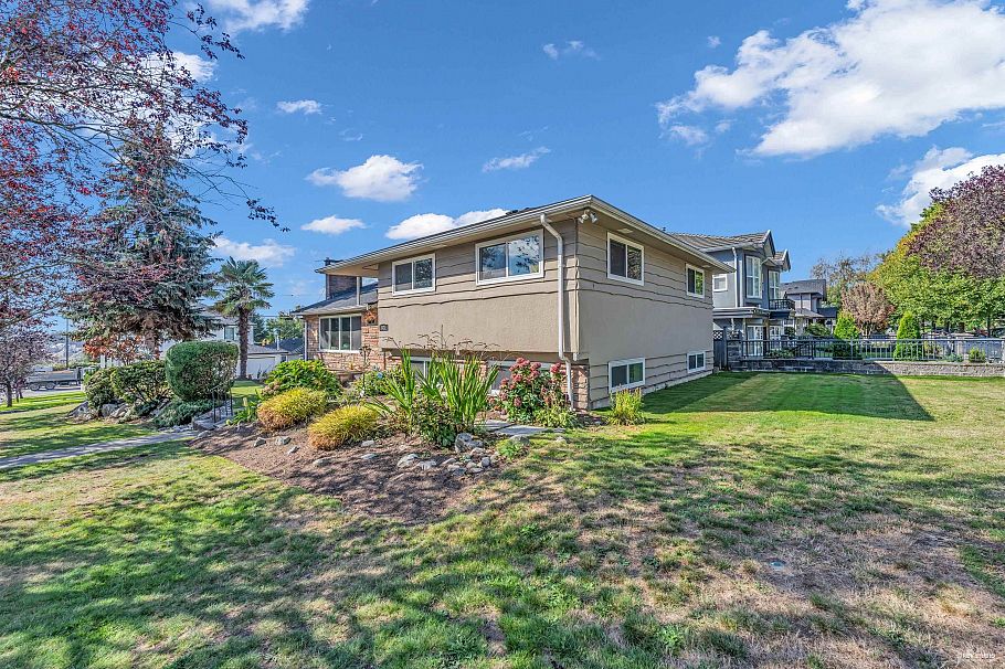 8025 Borden Street Vancouver, BC - 2