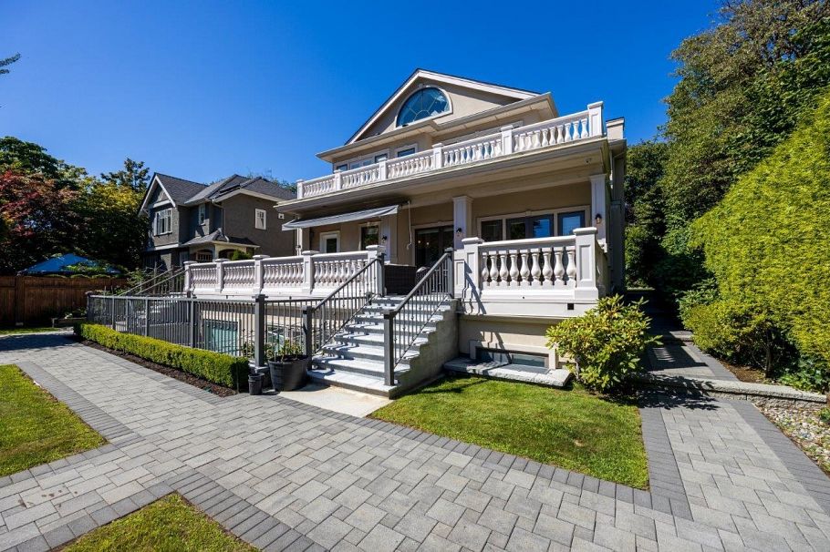 3928 W 34th Avenue Vancouver, BC - 40