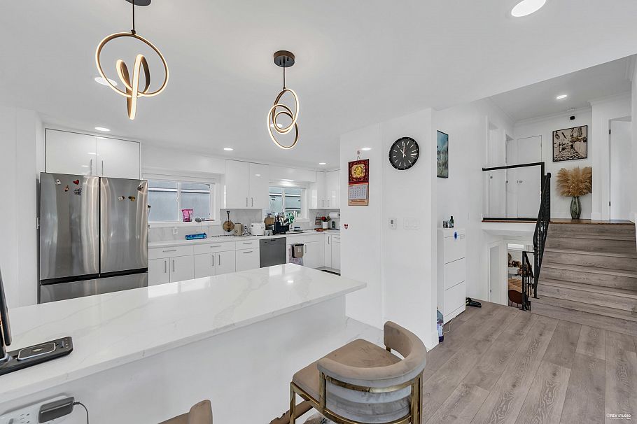 8025 Borden Street Vancouver, BC - 15