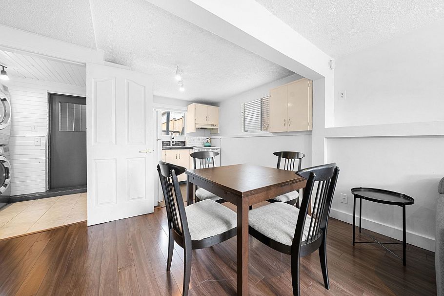 530 W 14th Street North Vancouver, BC - 29