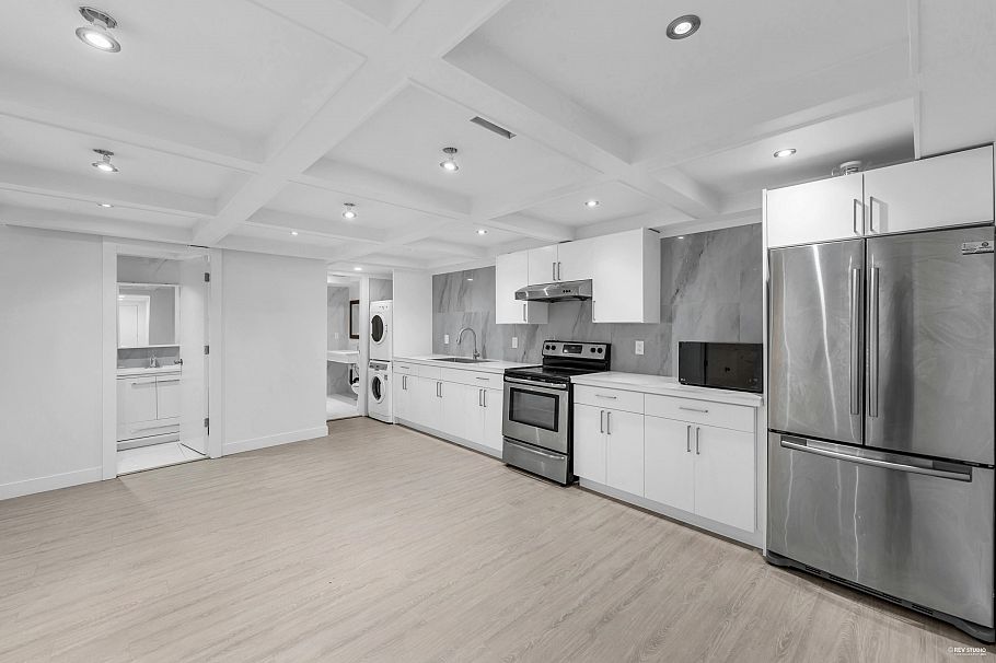 8025 Borden Street Vancouver, BC - 25