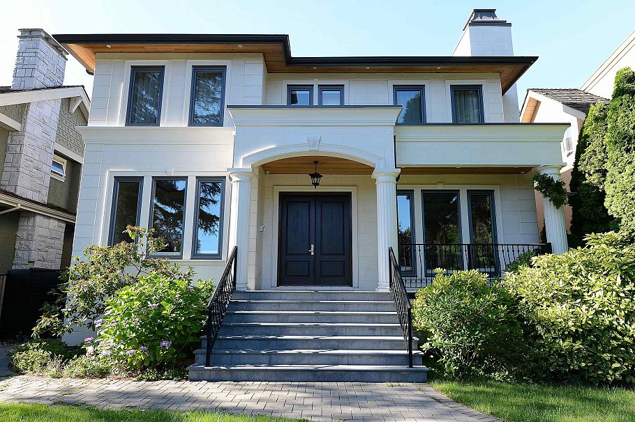 4039 W 38th Avenue Vancouver, BC - 1