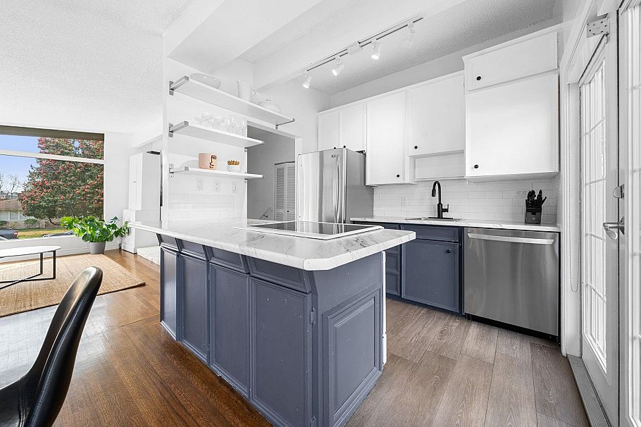 530 W 14th Street North Vancouver, BC - 13