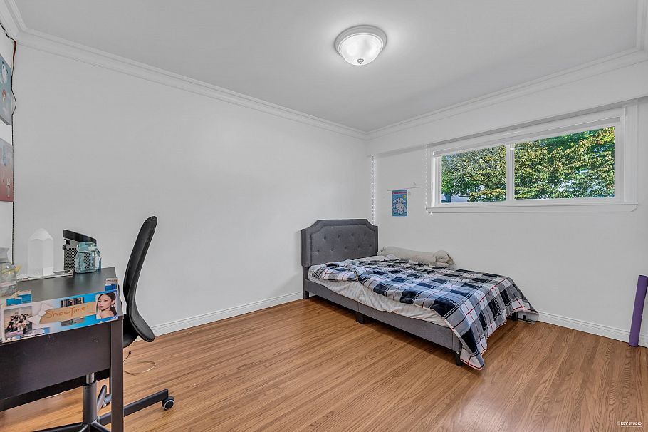 8025 Borden Street Vancouver, BC - 23