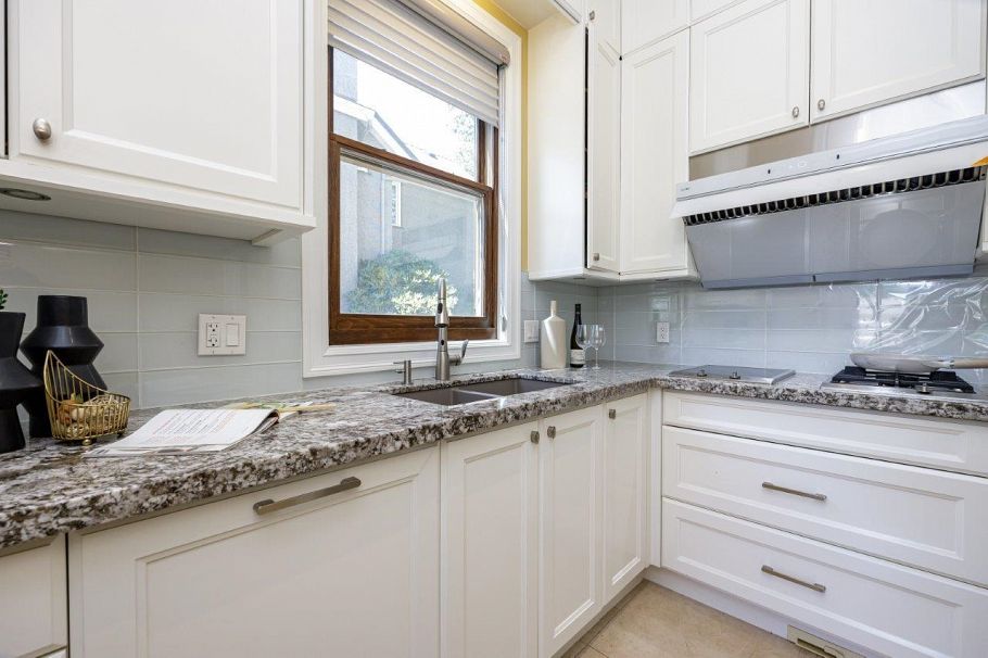 3928 W 34th Avenue Vancouver, BC - 21