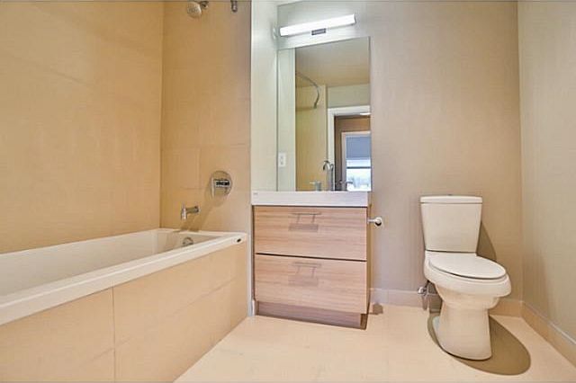 313 317 Bewicke Avenue North Vancouver, BC - 10