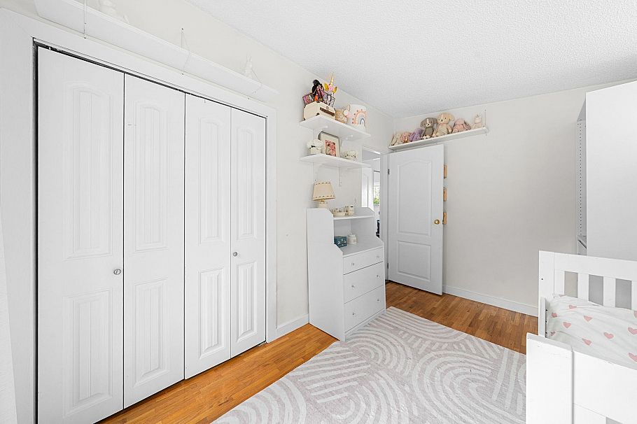 530 W 14th Street North Vancouver, BC - 17