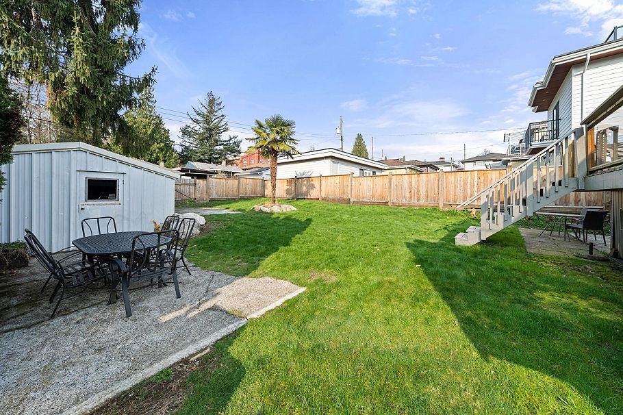 530 W 14th Street North Vancouver, BC - 20