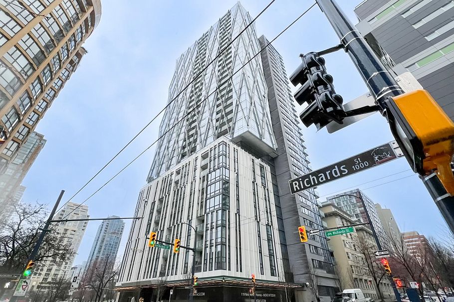 2705 1111 Richards Street Vancouver, BC - 1
