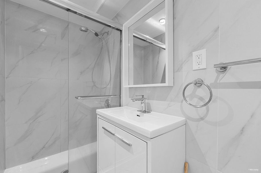 8025 Borden Street Vancouver, BC - 30