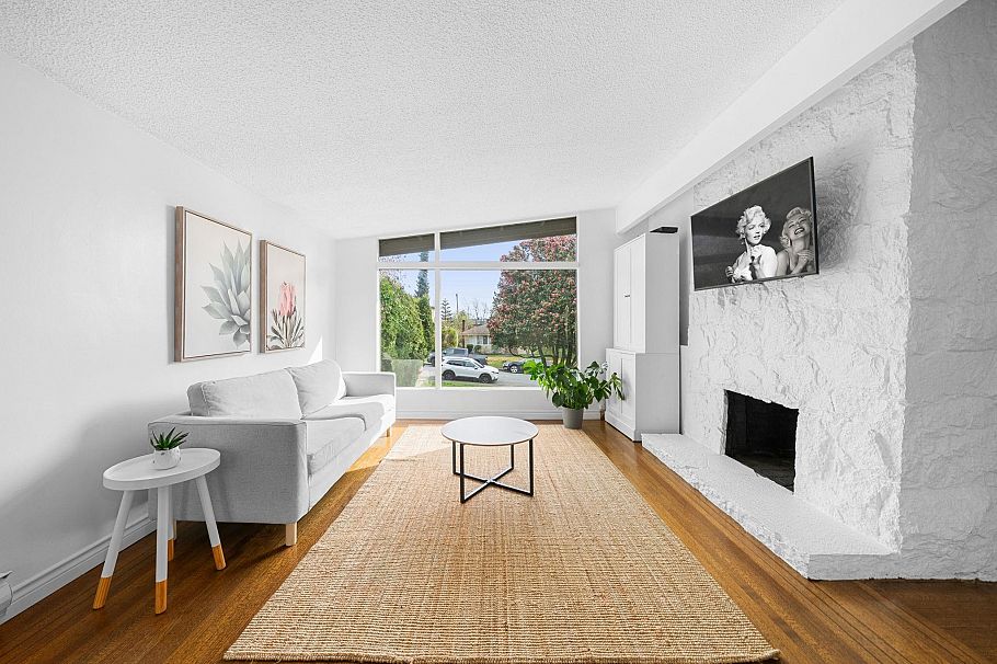 530 W 14th Street North Vancouver, BC - 9