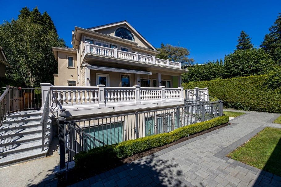 3928 W 34th Avenue Vancouver, BC - 37