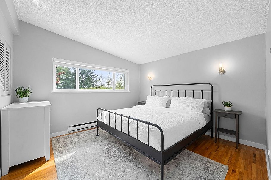 530 W 14th Street North Vancouver, BC - 14