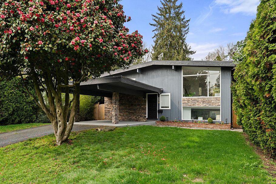 530 W 14th Street North Vancouver, BC - 1