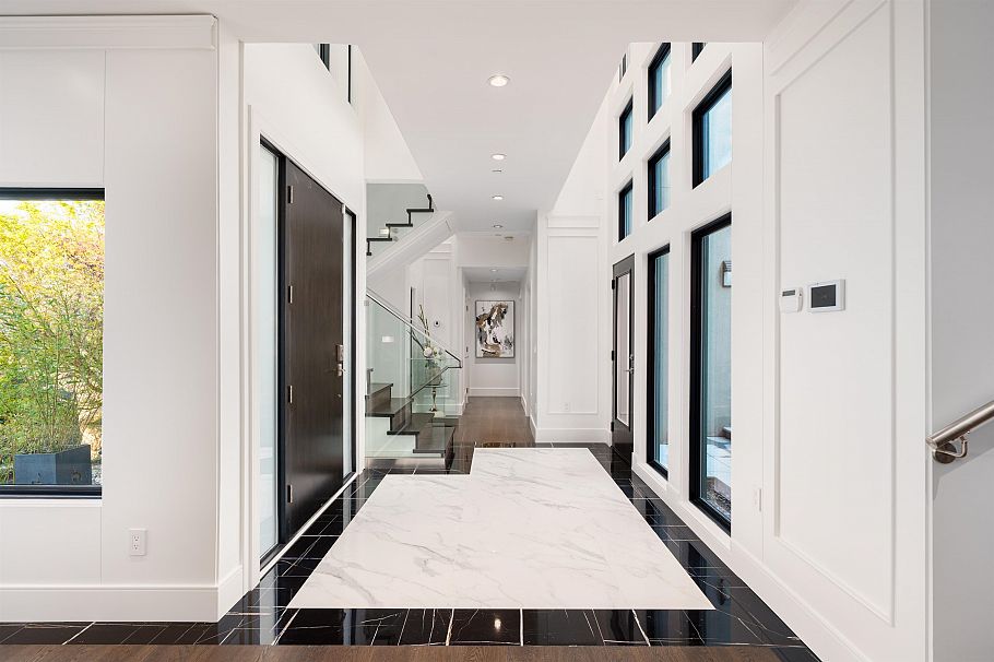 4524 W 1st Avenue Vancouver, BC - 4