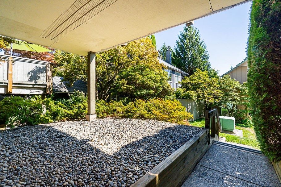 34 900 W 17th Street North Vancouver, BC - 34