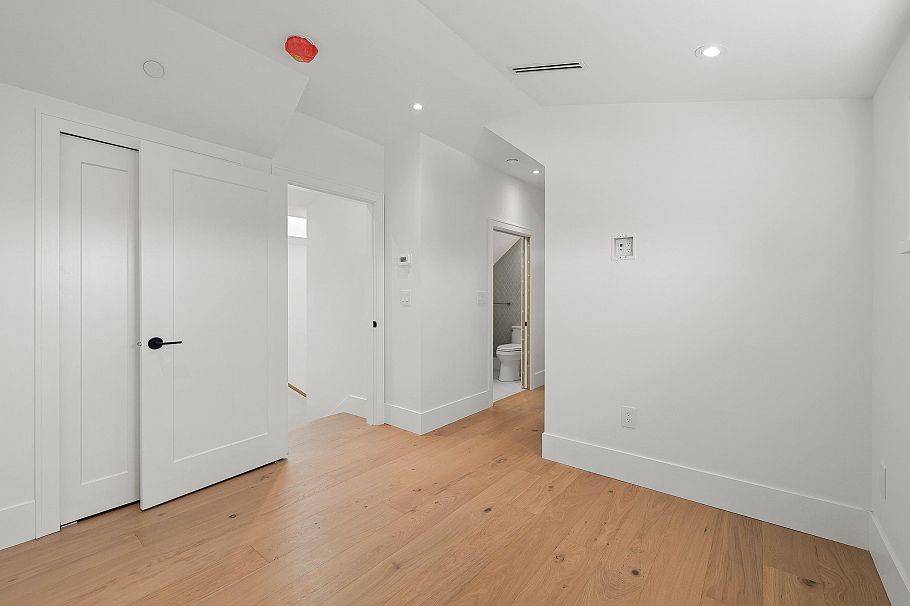 1 2565 Dundas Street Vancouver, BC - 22