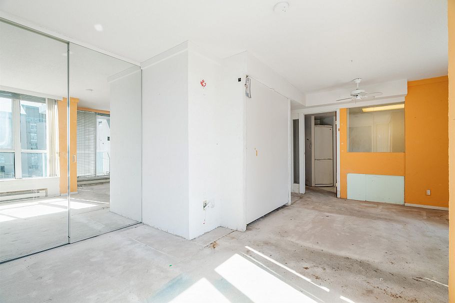 604 1500 Howe Street Vancouver, BC - 9