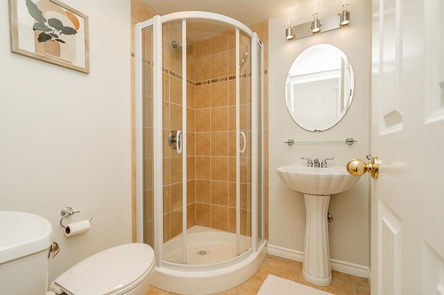 34 900 W 17th Street North Vancouver, BC - 16