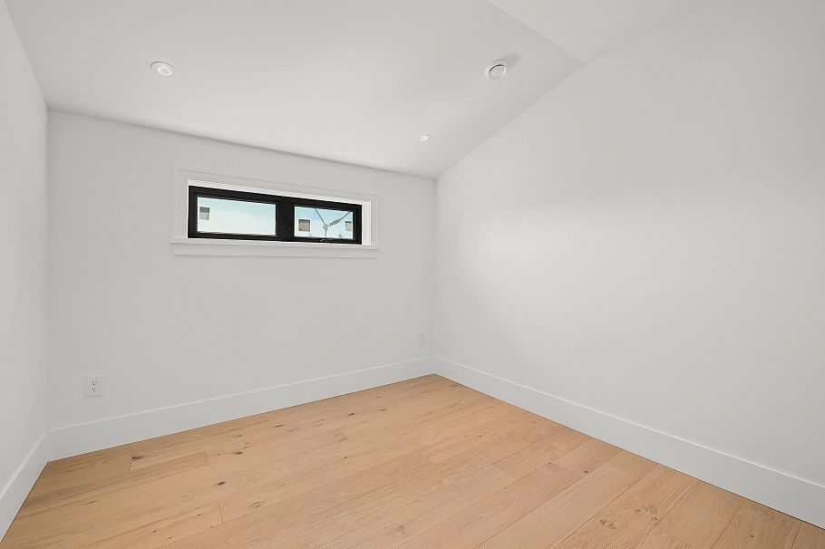 1 2565 Dundas Street Vancouver, BC - 23