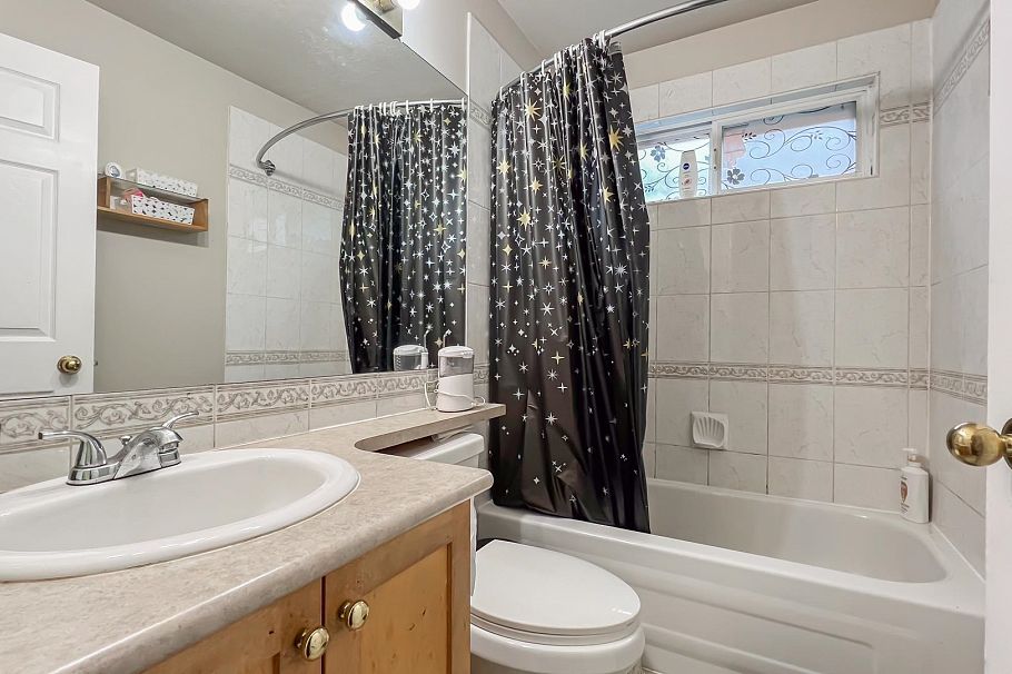 1553 Burrill Avenue North Vancouver, BC - 20