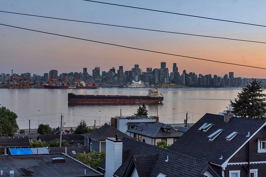 404 245 St. Davids Avenue North Vancouver, BC - 1