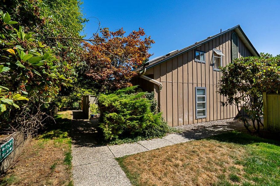 34 900 W 17th Street North Vancouver, BC - 2