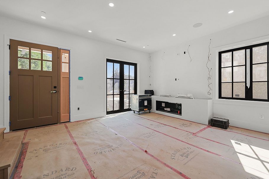 1 2565 Dundas Street Vancouver, BC - 4