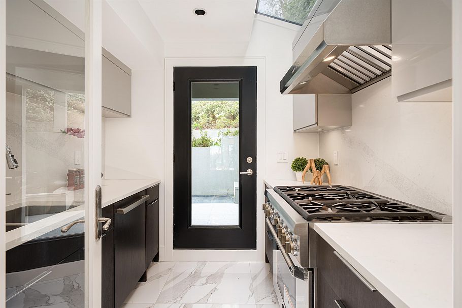 4524 W 1st Avenue Vancouver, BC - 14