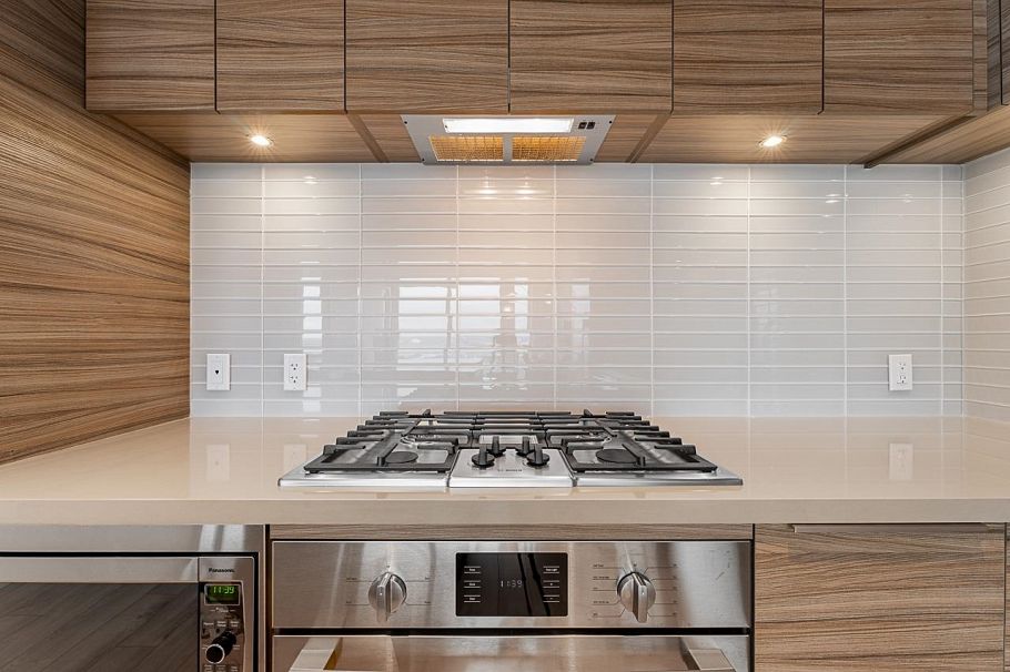 2106 1550 Fern Street North Vancouver, BC - 10