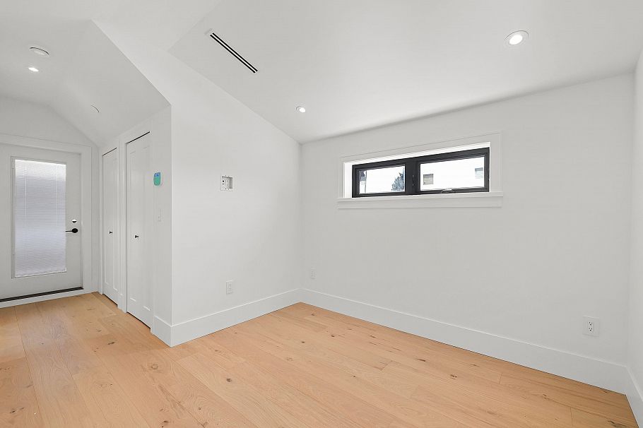 1 2565 Dundas Street Vancouver, BC - 24