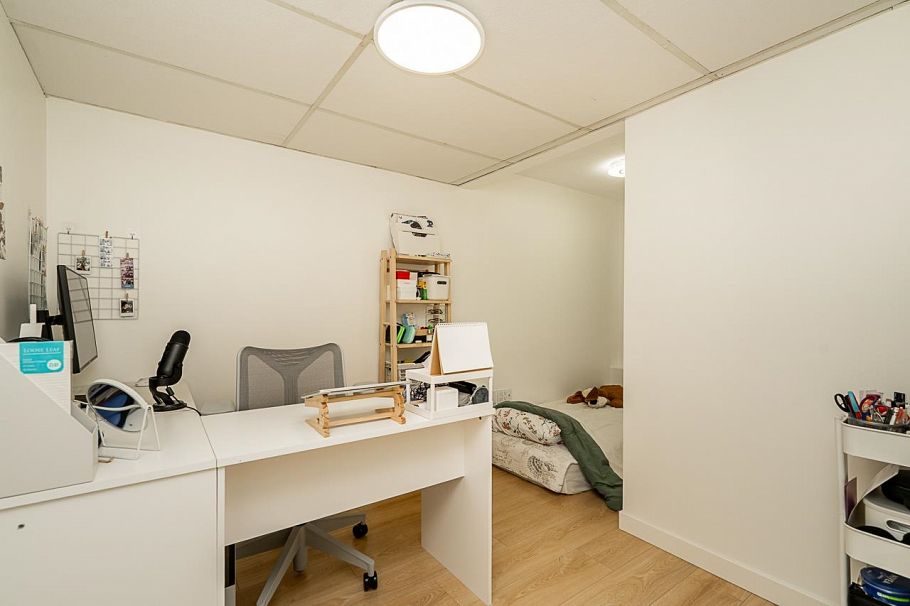 34 900 W 17th Street North Vancouver, BC - 30