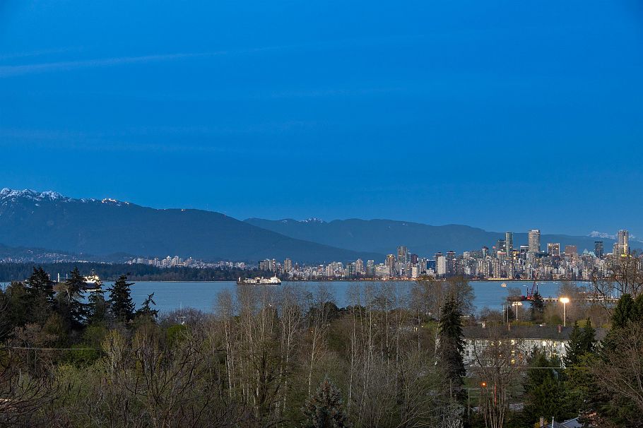 4524 W 1st Avenue Vancouver, BC - 40