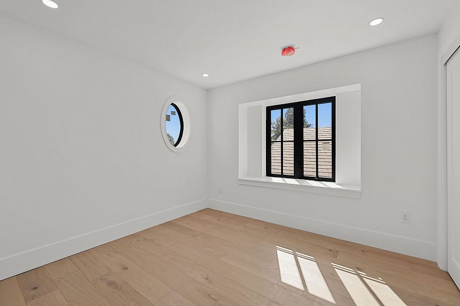 1 2565 Dundas Street Vancouver, BC - 18