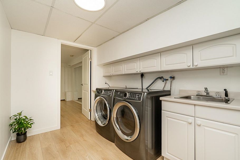 34 900 W 17th Street North Vancouver, BC - 33