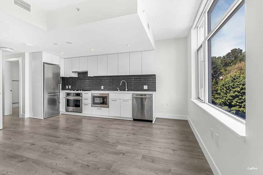 614 3451 Sawmill Crescent Vancouver, BC - 1