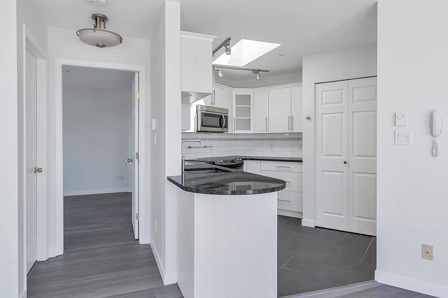 404 245 St. Davids Avenue North Vancouver, BC - 24