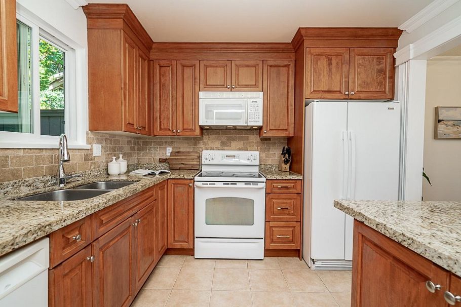 34 900 W 17th Street North Vancouver, BC - 14