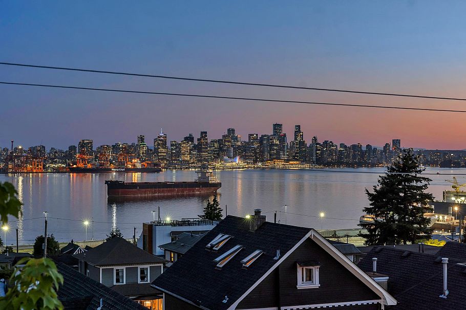 404 245 St. Davids Avenue North Vancouver, BC - 2