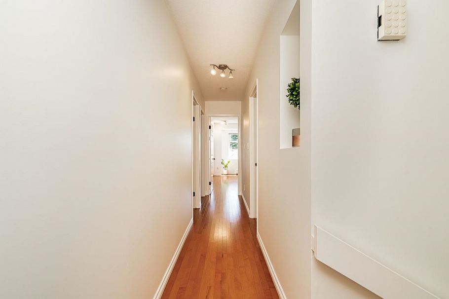 34 900 W 17th Street North Vancouver, BC - 20