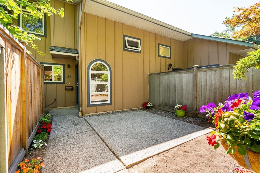 34 900 W 17th Street North Vancouver, BC - 4