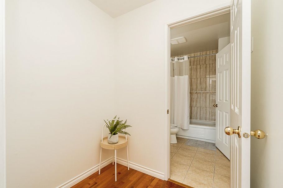 34 900 W 17th Street North Vancouver, BC - 24