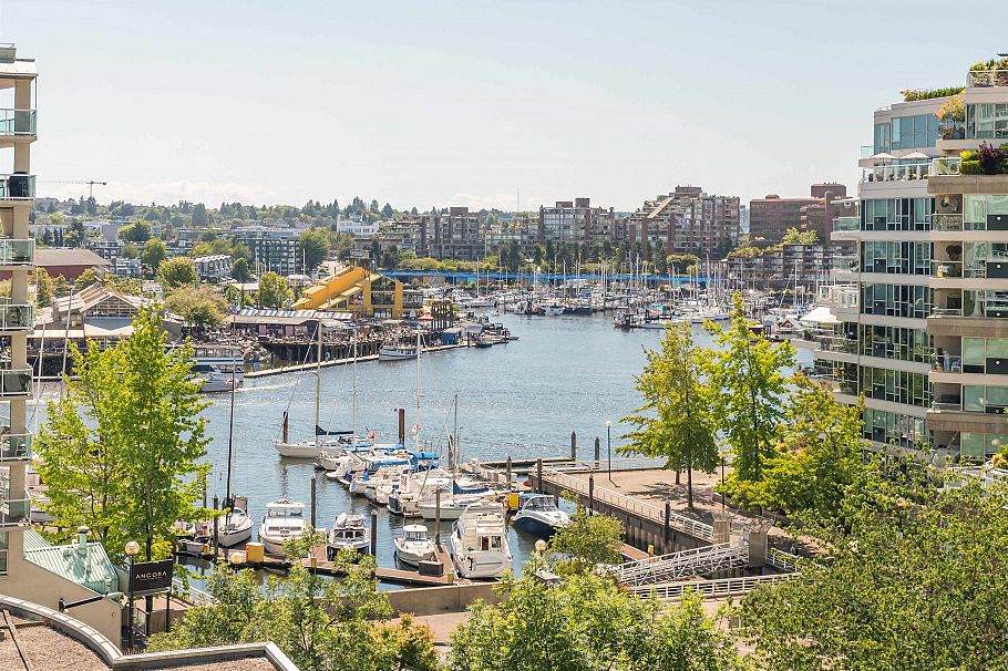 604 1500 Howe Street Vancouver, BC - 1