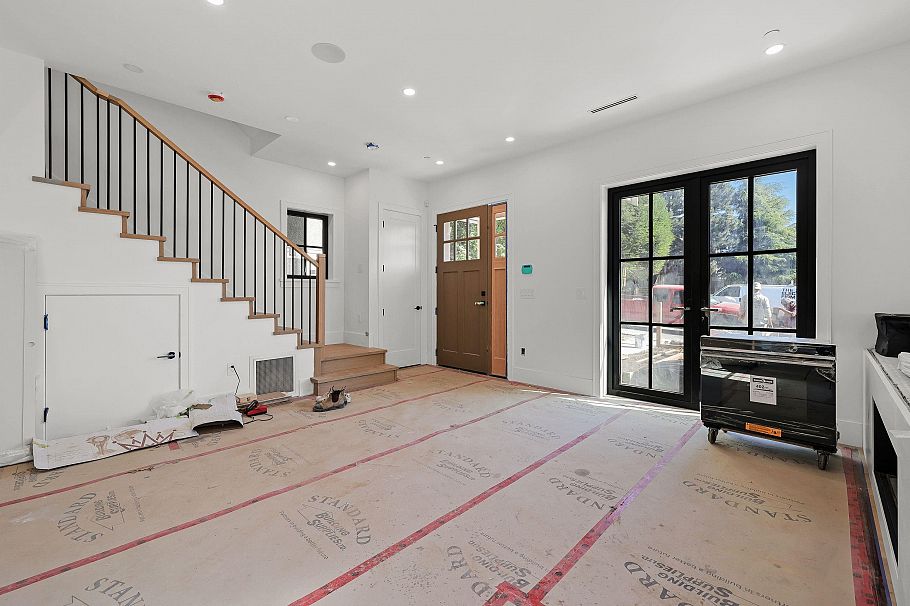 1 2565 Dundas Street Vancouver, BC - 3