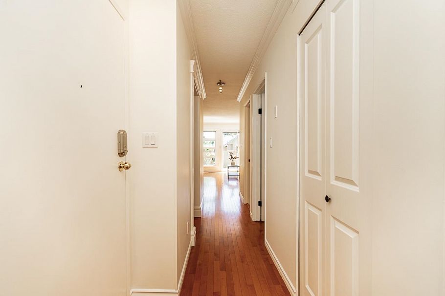 34 900 W 17th Street North Vancouver, BC - 6