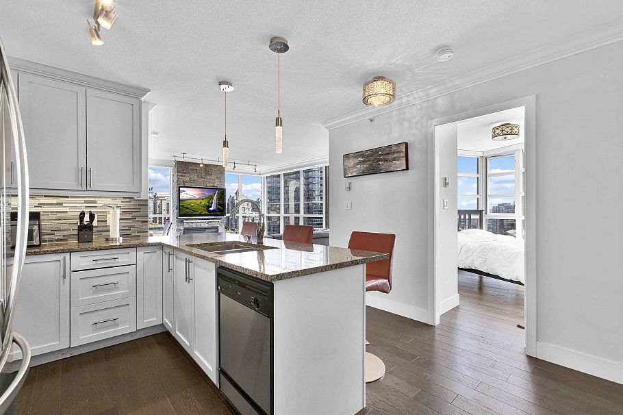 2404 1199 Seymour Street Vancouver, BC - 4