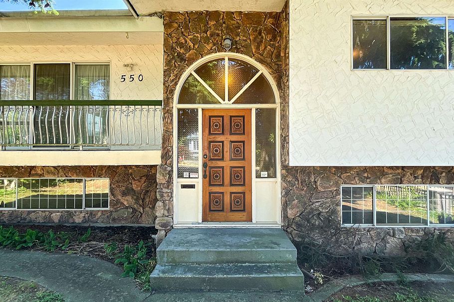 550 E 55th Avenue Vancouver, BC - 3