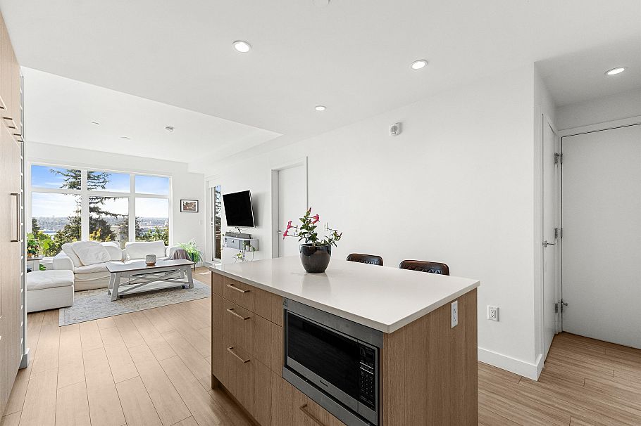 407 733 E 3rd Street North Vancouver, BC - 2