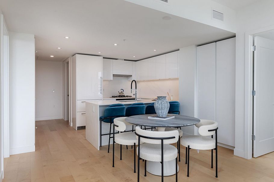 901 135 E 13th Street North Vancouver, BC - 8